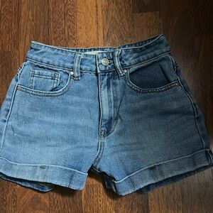 Juniors Pacsun Mom Short size 22 waist